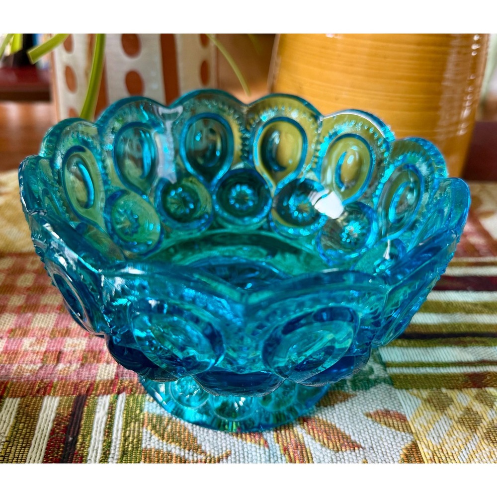 L.E. Smith Moon and Star Glass Bowl: Turquoise Pressed Glass, UV Glow